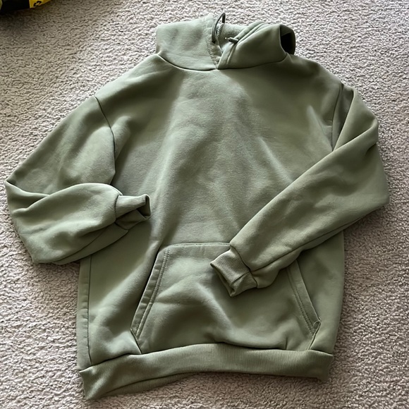 SHEIN Sweaters - ✨SHEIN 3/$15✨Green Shein Hooded Sweatshirt